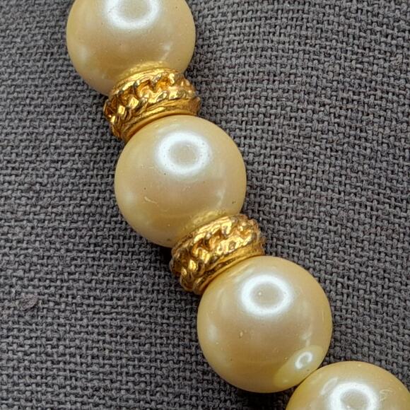 Vintage Carolee Glass Pearl Necklace, Gold Pearl Box Clasp, 17" - Picture 3 of 9